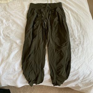 LULU PANTS SIZE SMALL